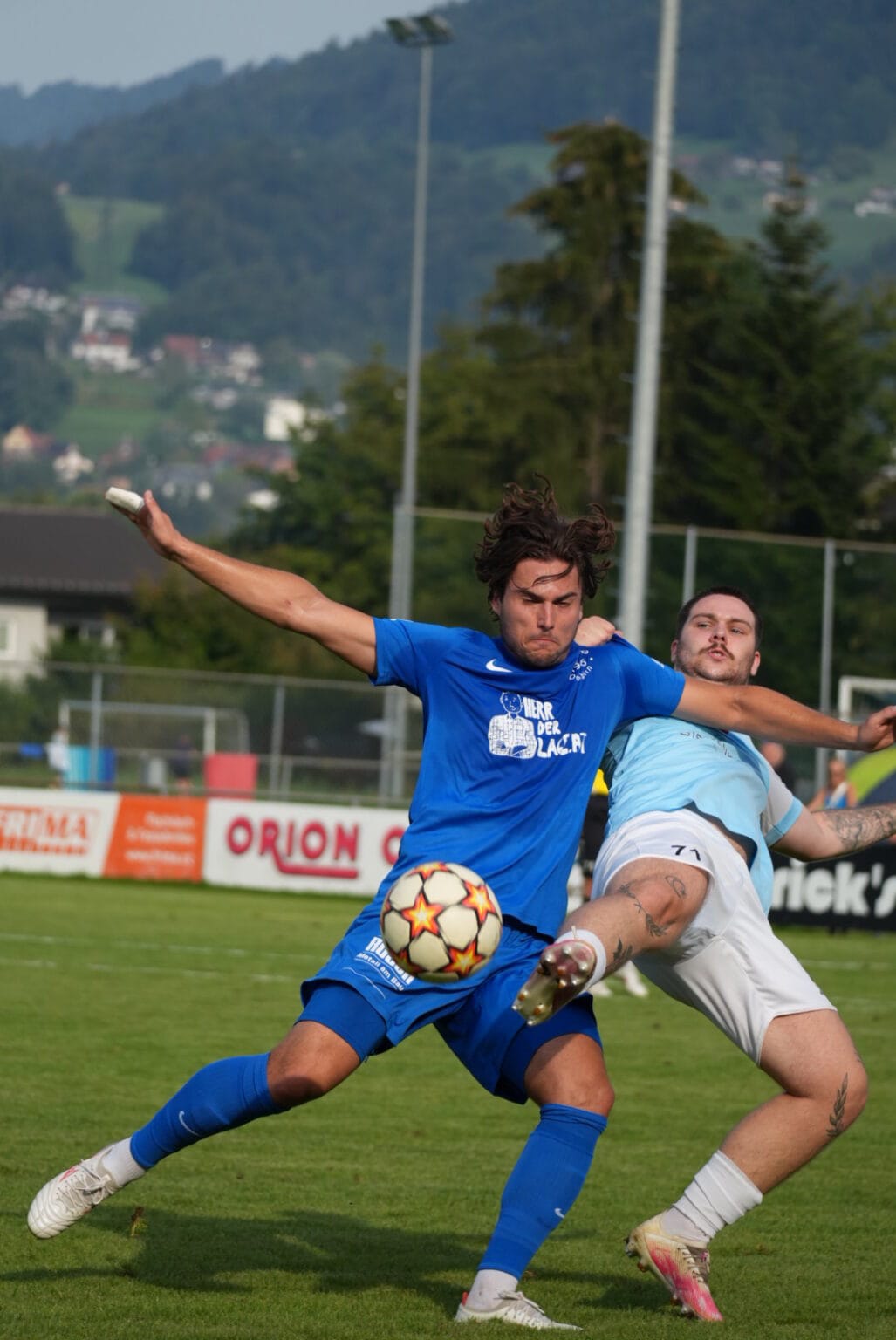 Fabian Unterrainer im Zweikampf